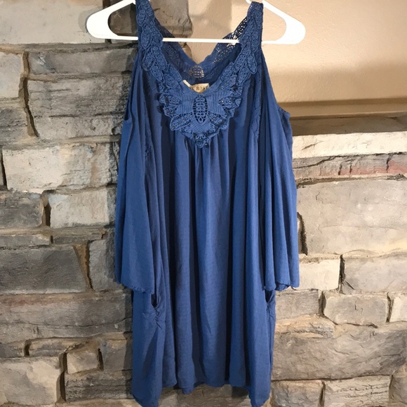 Knox Rose Tops - Medium Knox Rose Blue Cold-Shoulder Top